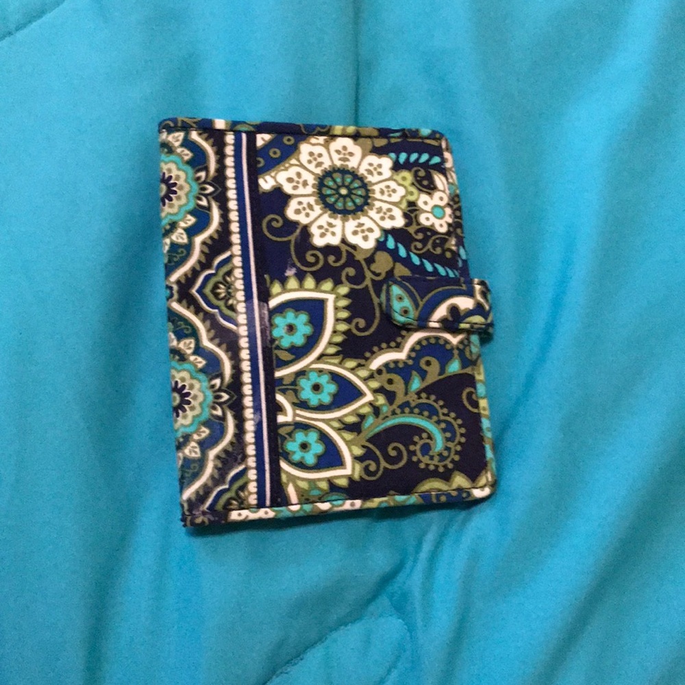 Vera Bradley: passport holder